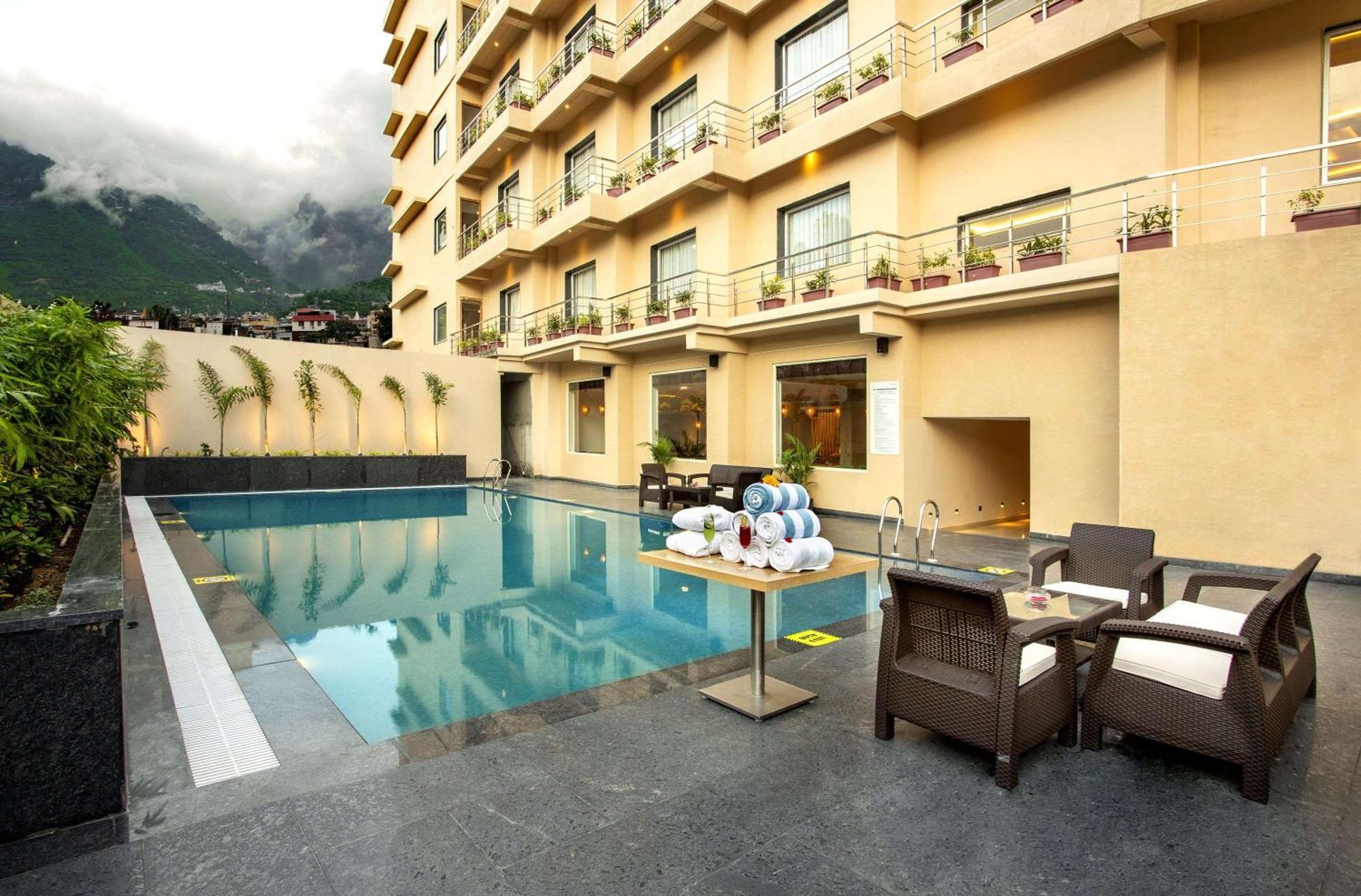 Ramada By Wyndham Katra Station Road Katra (Jammu and Kashmir) Exterior foto